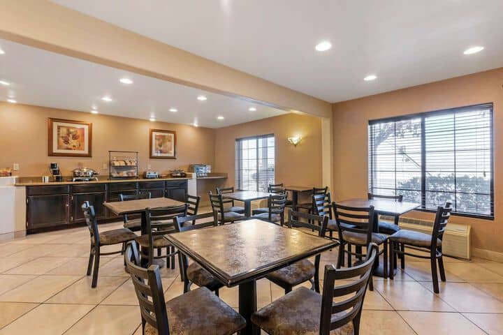 Breakfast area